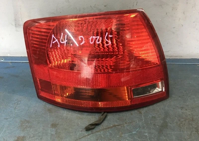 Фонарь Audi A4 B7