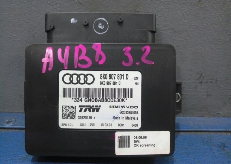 Блок управления ручником Audi A4 B8