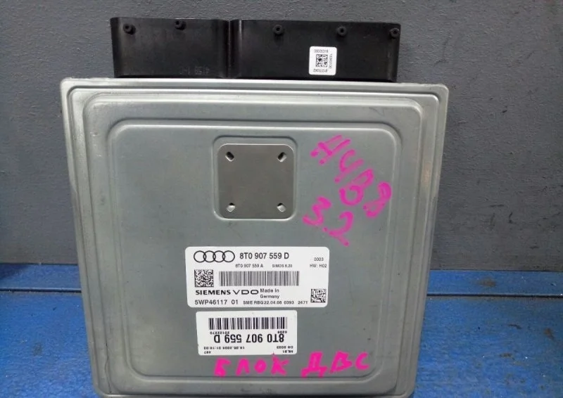 Блок управления двигателем Audi A4 B8