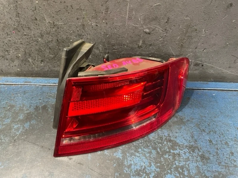 Фонарь Audi A4 B8