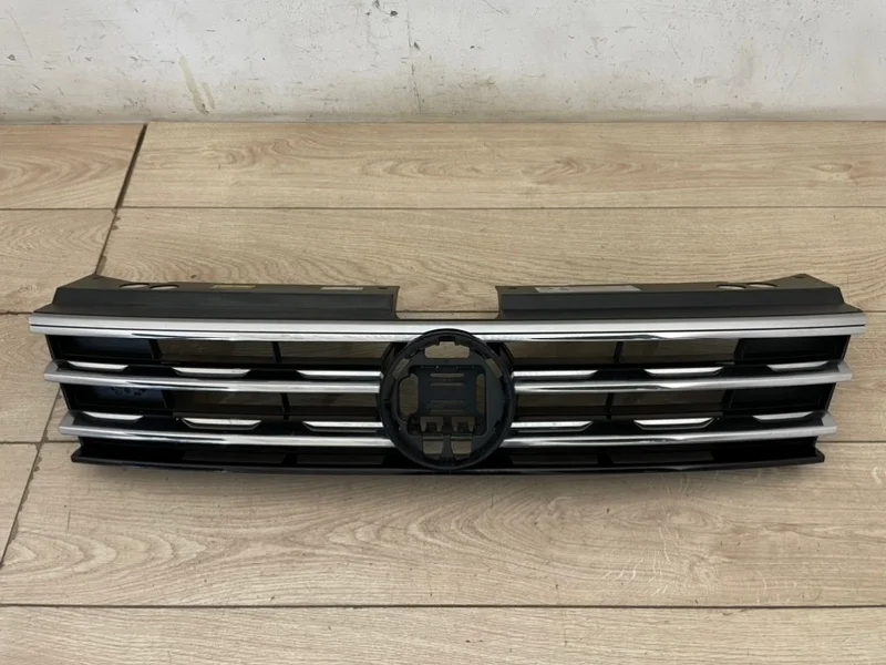 Решетка радиатора без значка VW Tiguan 2 2016- AD1