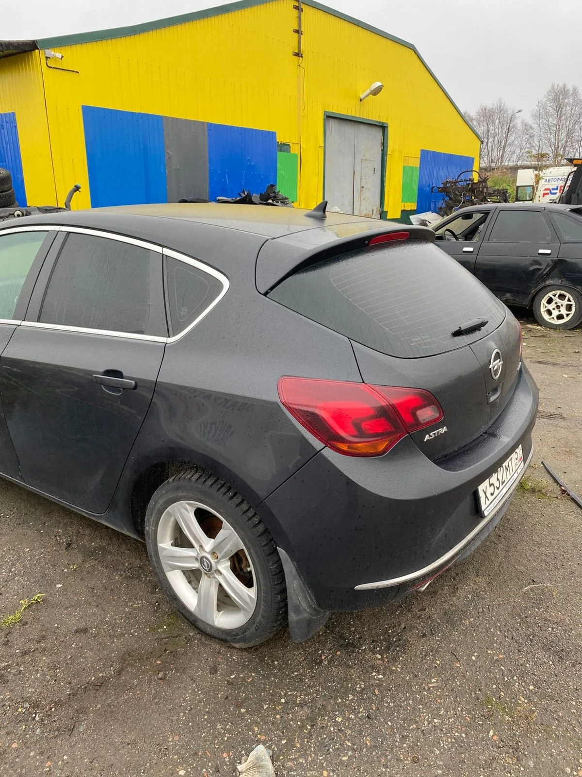 Подкрылок задний левый Opel Astra J Хэтчбек 2009-2017