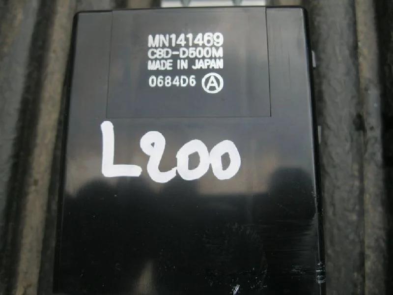 Блок управления стеклами MITSUBISHI L200 2005- 2006 2007 2008 2009 2010 2011 2012 2013 2014 2015 KB4T, KA4T