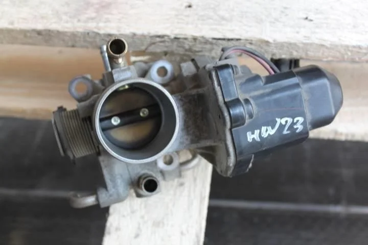 Б.у. дроссельная заслонка TOYOTA PRIUS NHW20 TOYOTA PRIUS NHW20