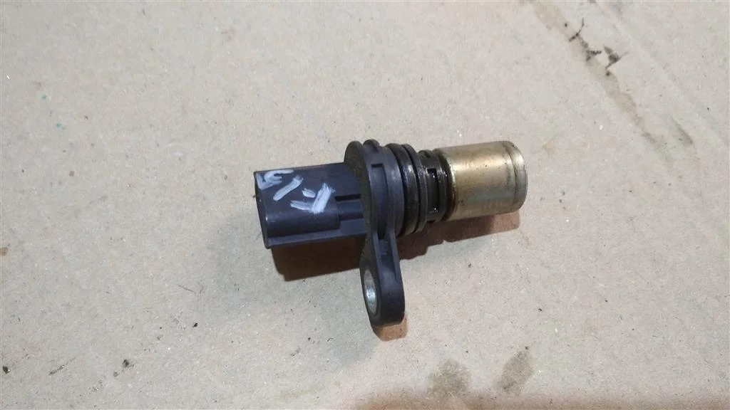 Б.у. датчик распредвала NISSAN JUKE F15E NISSAN JUKE F15E
