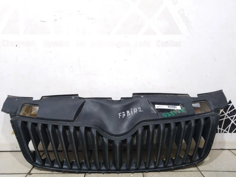Решетка радиатора Skoda Fabia 2010-2014 5J2 Рестайлинг