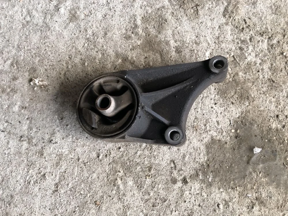 опора двигателя передняя opel astra h МКПП