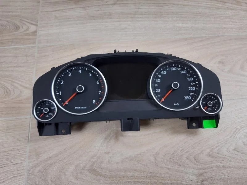 Щиток приборов VW Touareg 2 2010 - 2018 7P