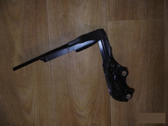 Петля капота Audi A7 2011-2017 4G8