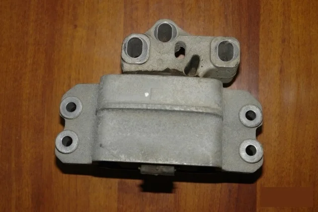 Подушка кпп Audi Q3 2008-2017 8U