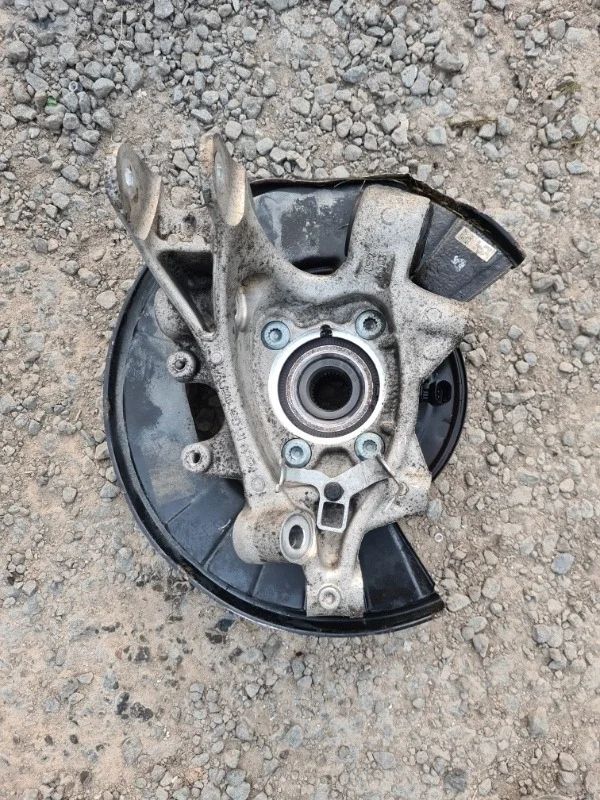 Кулак поворотный со ступицей VW Touareg 2 2010-2018 7P