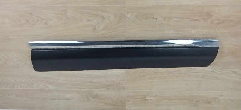 Молдинг двери VW Touareg 2 2010-2018 7P