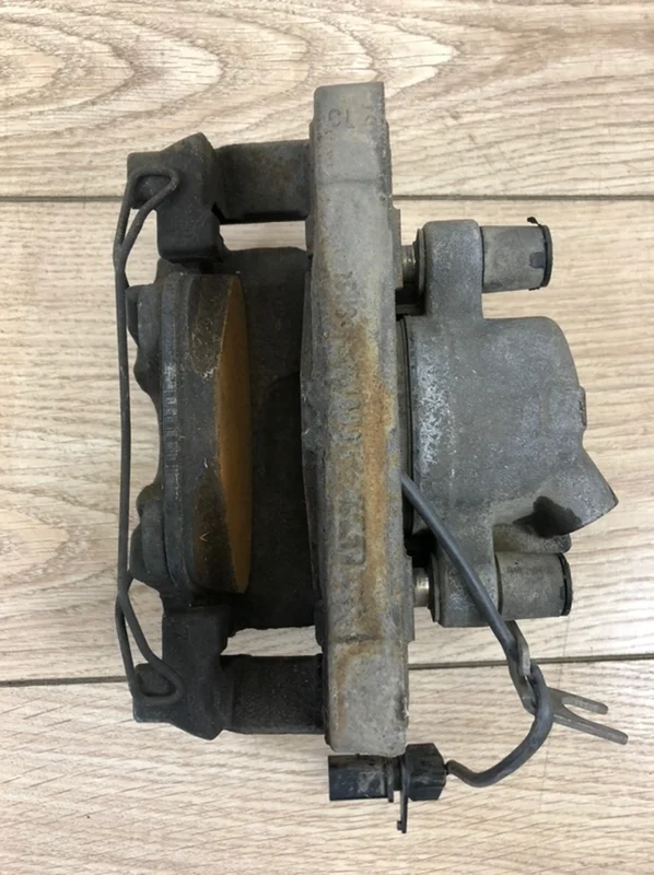 Суппорт тормозной Audi A4 S-line 2015- B9