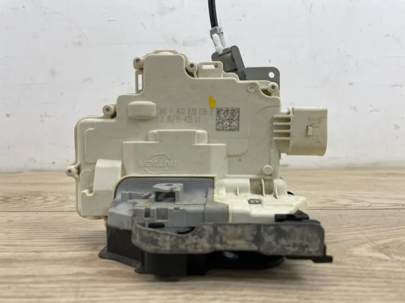 Замок двери Audi Q7 2015- 4M