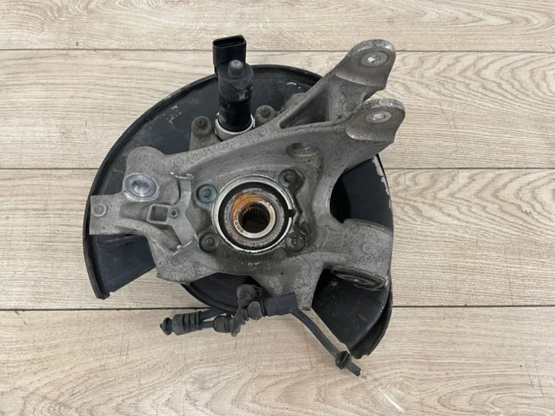 Кулак поворотный со ступицей VW Touareg NF 2013 7P