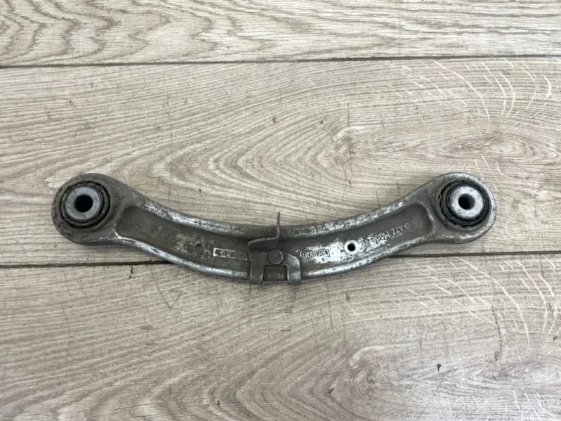 Рычаг подвески верхний Audi Q7 2006-2015 4L