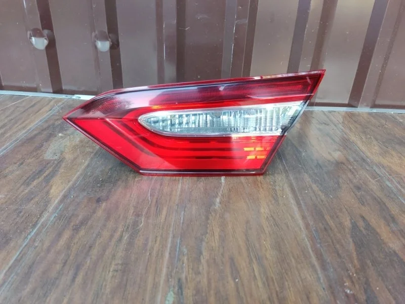 Фонарь Toyota Camry 2018-2021 70