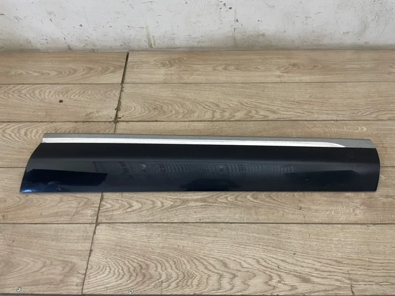 Молдинг двери VW Touareg 2 2010-2018 7P