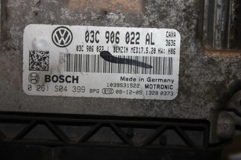 Блок управления двигателем Volkswagen Golf 1K1 CAX