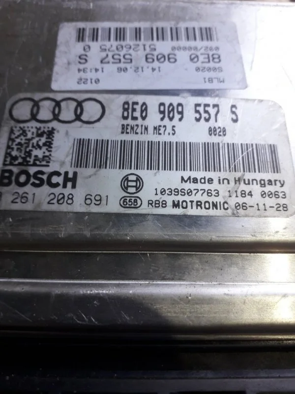 Блок управления двигателем Audi A4 III 8EC ALT