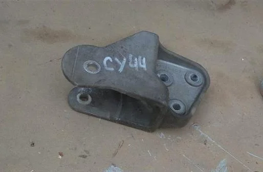 Б.у. кронштейн опоры двигателя MITSUBISHI LANCER CY4A MITSUBISHI LANCER CY4A
