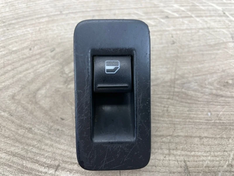 Кнопка стеклоподъемника VW Touareg GP -Line 2009 7L