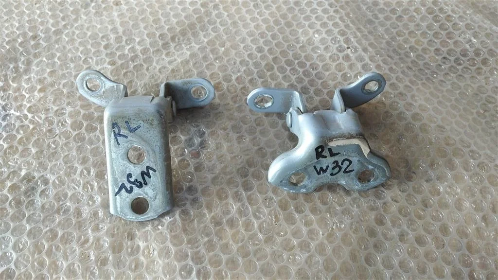 Б.у. петля двери TOYOTA PRIUS ZVW30 TOYOTA PRIUS ZVW30