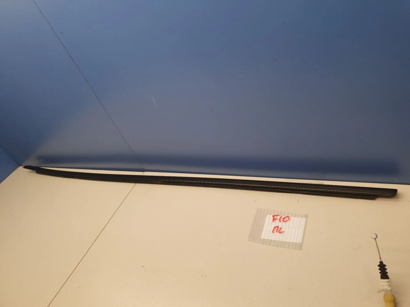 Молдинг стекла передней левой двери для BMW 5 F10 2009-2017
