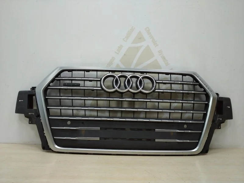 Решетка радиатора Audi Q7 2015-2019 4MB до Рестайлинг