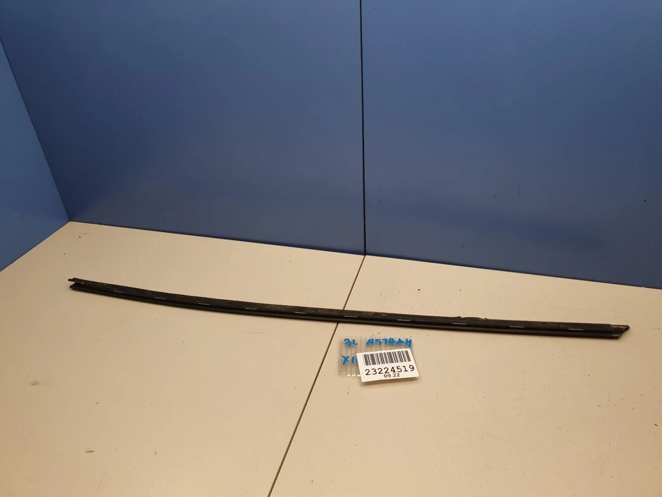Накладка стекла передней левой двери для Opel Astra H 2004-2014