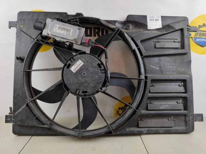 Вентилятор охлаждения радиатора Ford Focus 3 2011 CB8