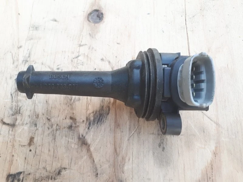 Катушка зажигания Volvo V50 2008 30713417 2 2.4