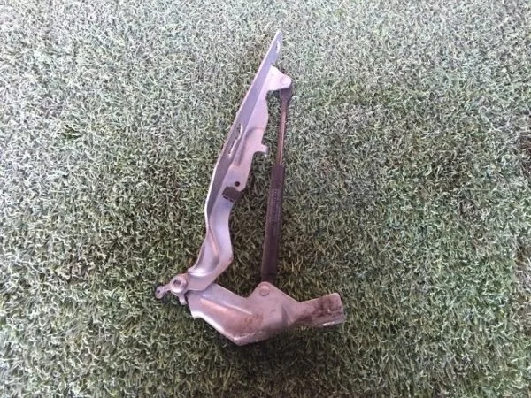 Петля капота Volvo V70 2008 30649516, левая