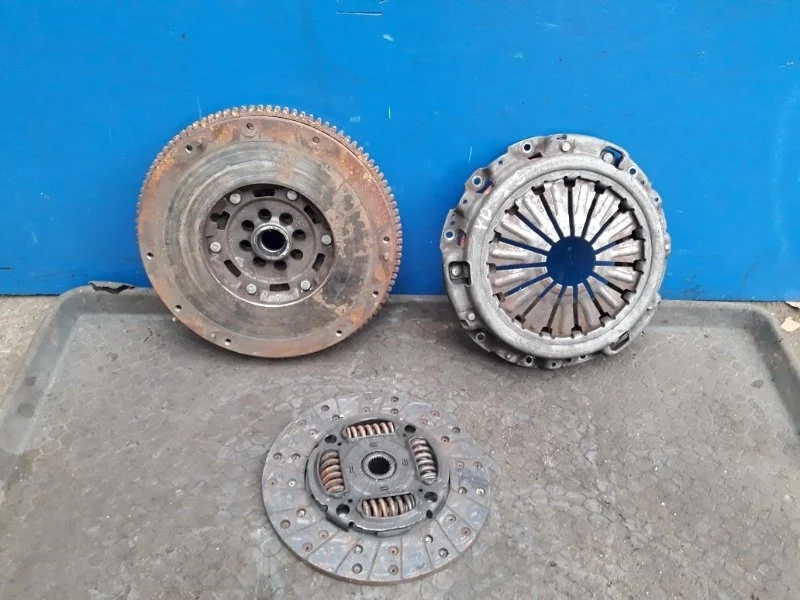 Маховик Nissan Navara D40 2005-2010 12310EB300 2.5 YD25