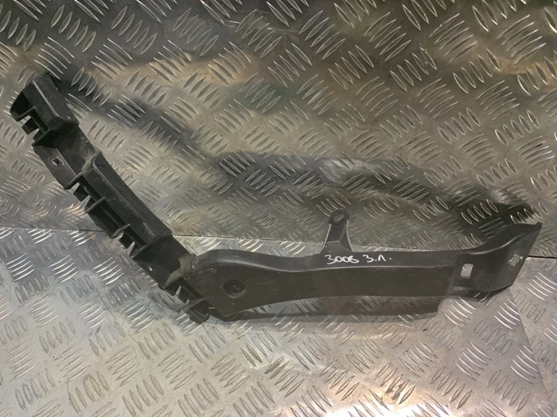 Кронштейн крепления бампера Peugeot 3008 2011 9683045680 1, задний левый