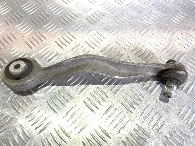 Рычаг подвески Audi A4 2006 8E0407510P B7 2.0, передний правый