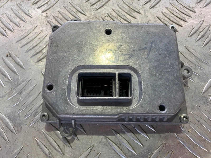 Блок розжига ксенона Volvo S40 2008 307329098 II