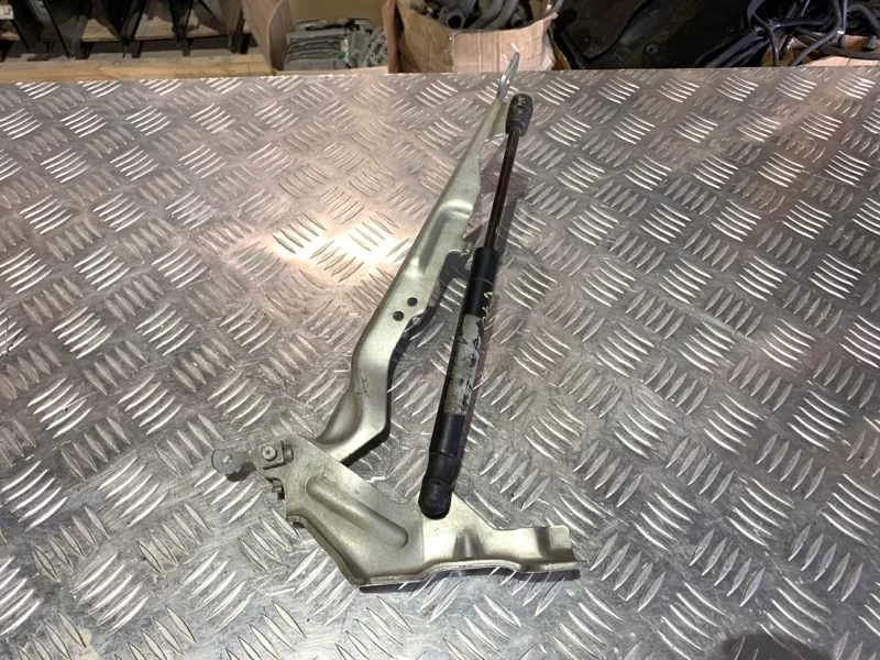 Петля капота Volvo V70 2008 31250186, правая