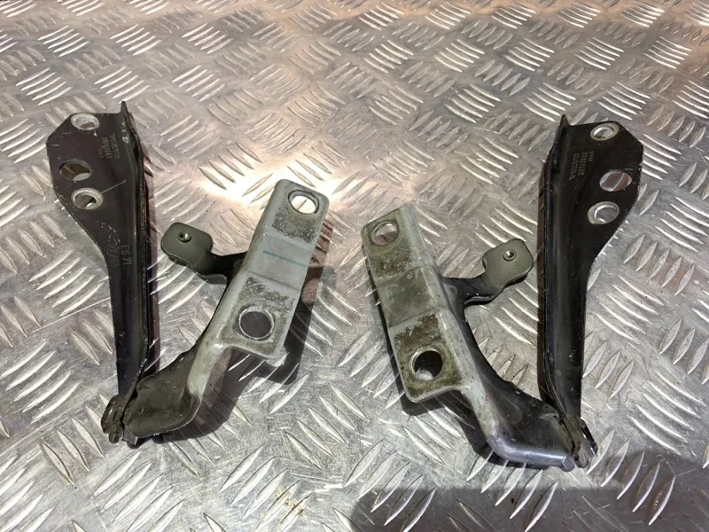 Петля капота Volvo C30 2008 30753598