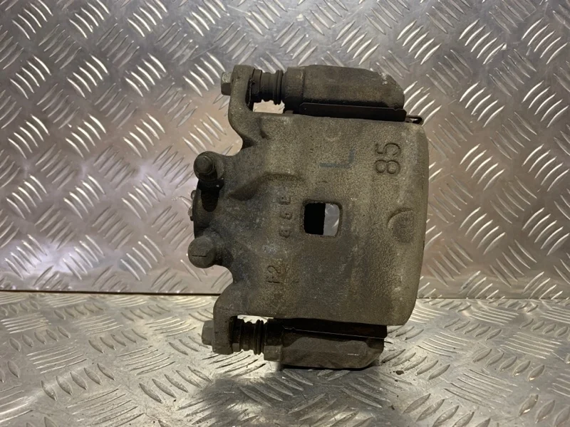 Суппорт тормозной Nissan Teana 2008 41011JN00A J32, передний левый