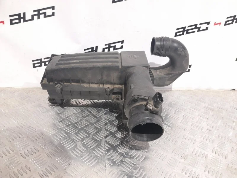 Корпус воздушного фильтра Volkswagen Passat 1K0129607 B6 1.8