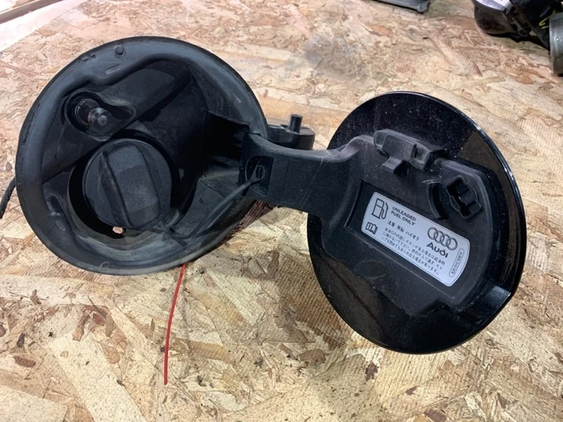 Лючок бензобака Audi A1 2010-2015 8X (5ХБ)