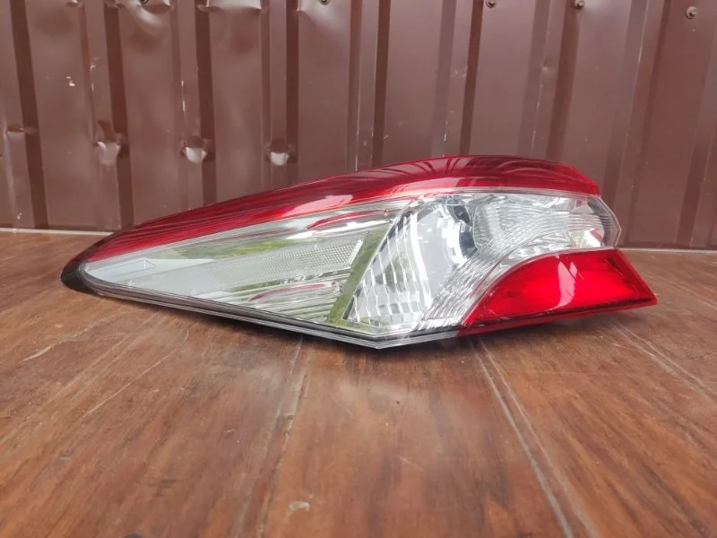Фонарь Toyota Camry 2018-2021 70