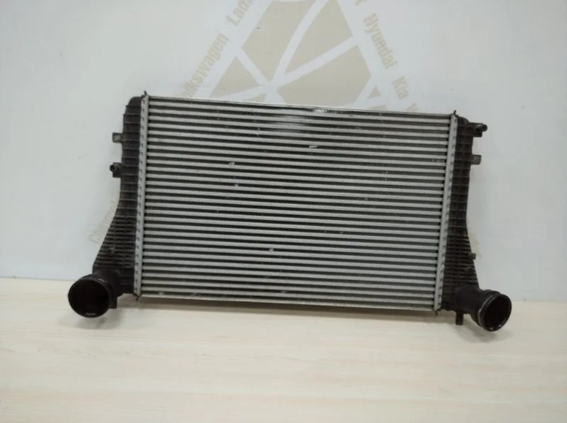 Радиатор интеркуллера Volkswagen Tiguan 2016-2020 AD1 до Рестайлинг