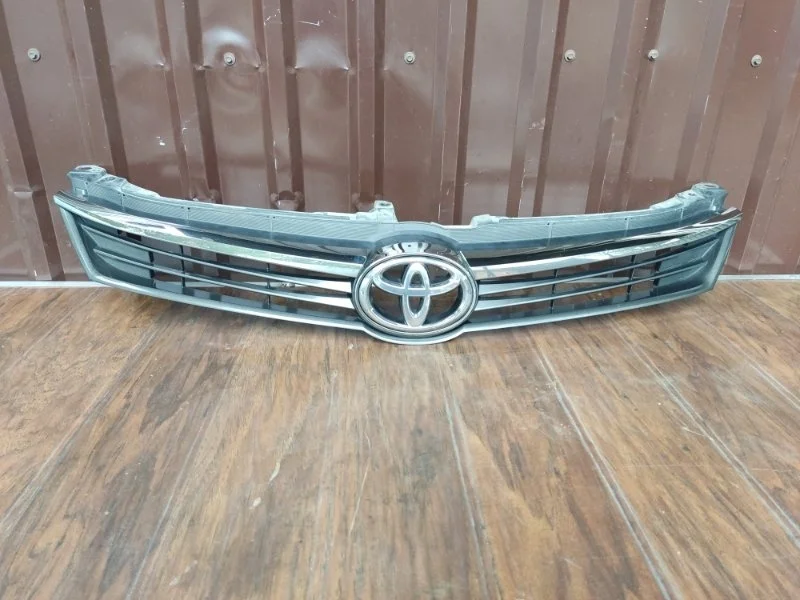 Решетка радиатора Toyota Camry 2014-2017 55