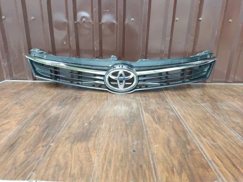 Решетка радиатора Toyota Camry 2014-2017 55