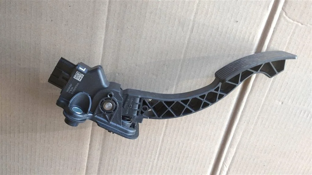 Б.у. педаль газа MITSUBISHI OUTLANDER GF2W MITSUBISHI OUTLANDER GF2W