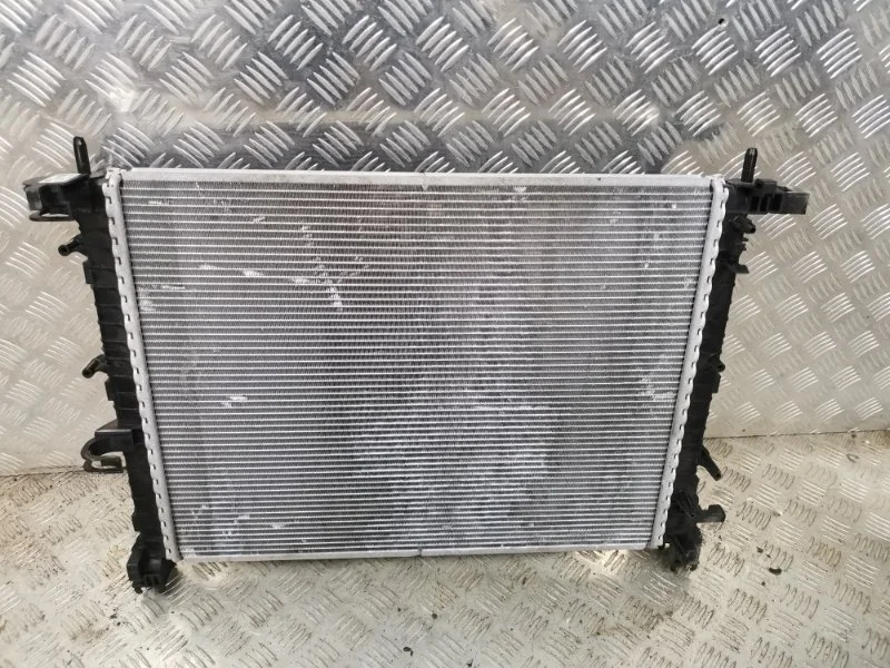 Радиатор охлаждения двигателя Renault Kaptur 2016-2018 214108042R