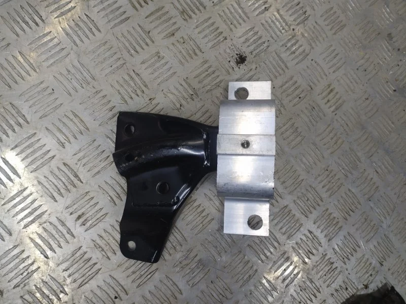 Кронштейн двигателя правый в сборе с подушкой Renault Logan 2004-2009 8200420742, правый