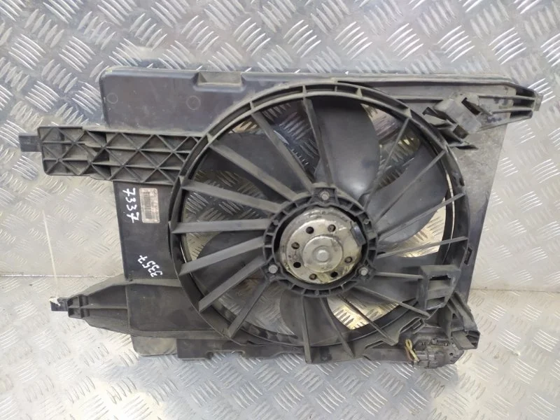 Диффузор радиатора Renault Megane 2003-2009 8200151465